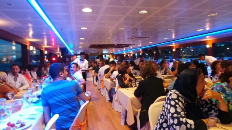 bosphorus-dinner-cruise-with-live-performances-experience