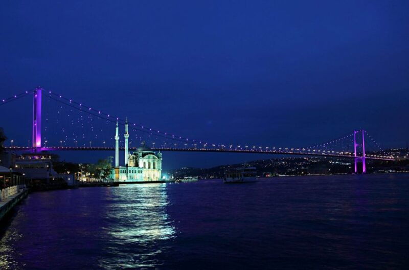 bosphorus-dinner-cruise-with-live-performances-experience