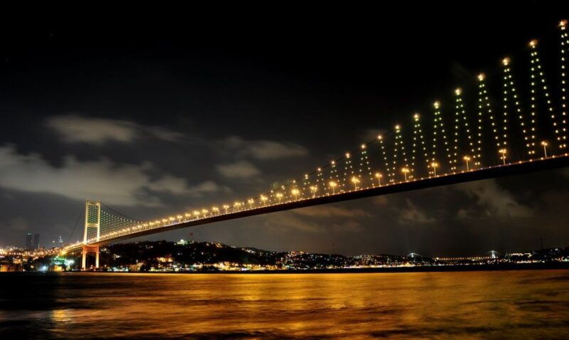 bosphorus-dinner-cruise-with-live-performances-experience