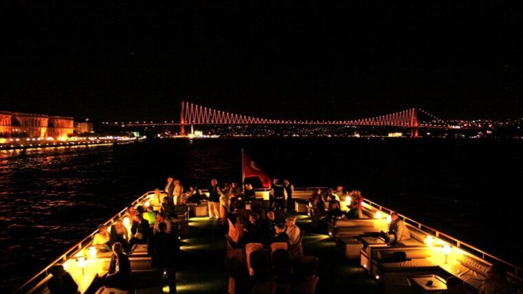 bosphorus-dinner-cruise-with-live-performances-experience