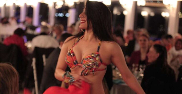 bosphorus-dinner-cruise-with-live-performances-experience