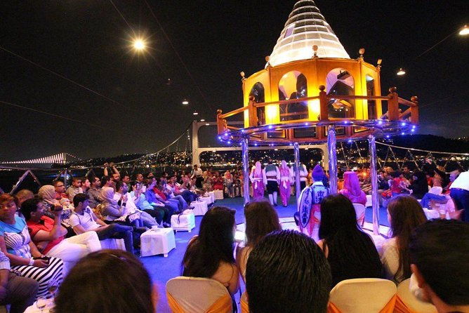 bosphorus-dinner-cruise-with-turkish-music-and-live-performances