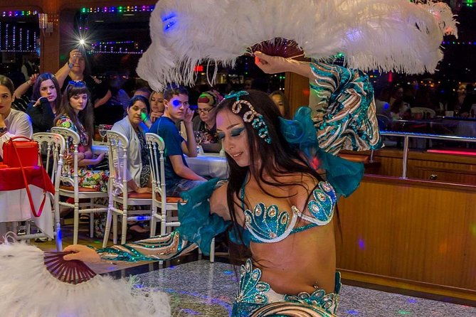 bosphorus-dinner-cruise-with-turkish-music-and-live-performances