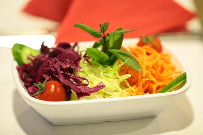 bosphorus-dinner-cruise-with-turkish-music-and-live-performances