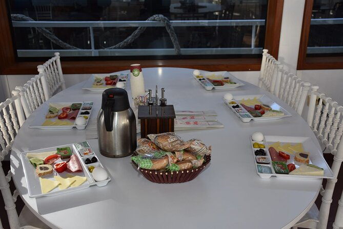 bosphorus-morning-cruise-with-asia-stop-4