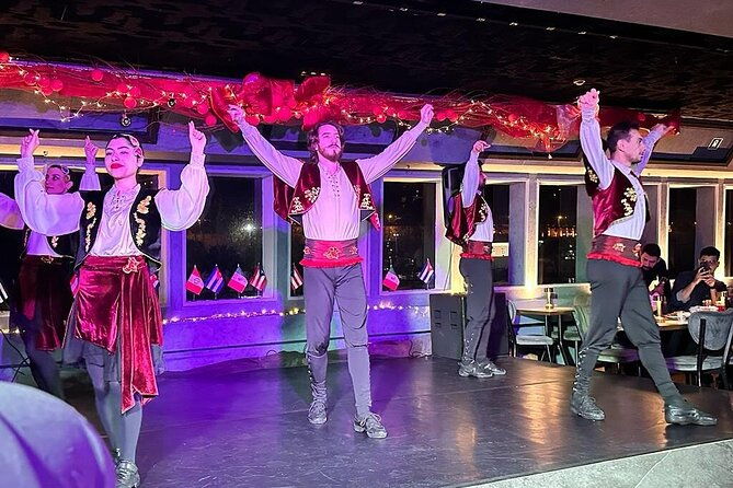 bosphorus-new-years-dinner-cruise-party-in-istanbul-2026