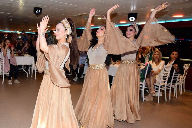 bosphorus-new-years-dinner-cruise-party-in-istanbul-2026