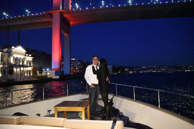 bosphorus-night-cruise-with-luxury-yacht