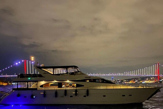 bosphorus-night-yacht-cruise-with-live-violinist