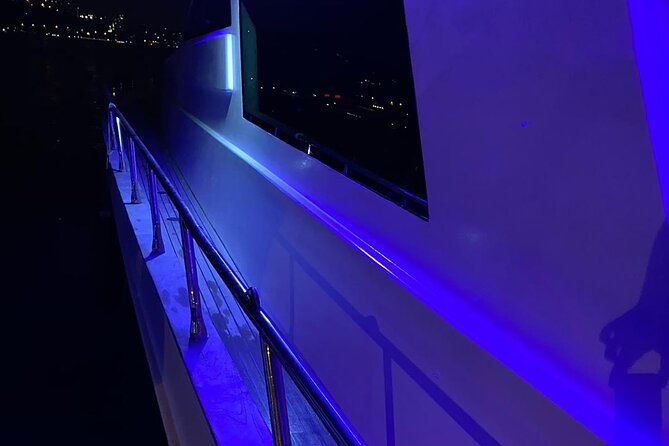 bosphorus-sightseeing-swimming-and-cultural-tour-by-luxy-yacht-3