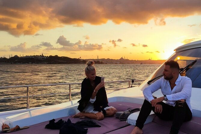bosphorus-sunset-cruise-on-deluxe-yacht-in-istanbul