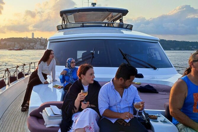 bosphorus-sunset-cruise-on-deluxe-yacht-in-istanbul
