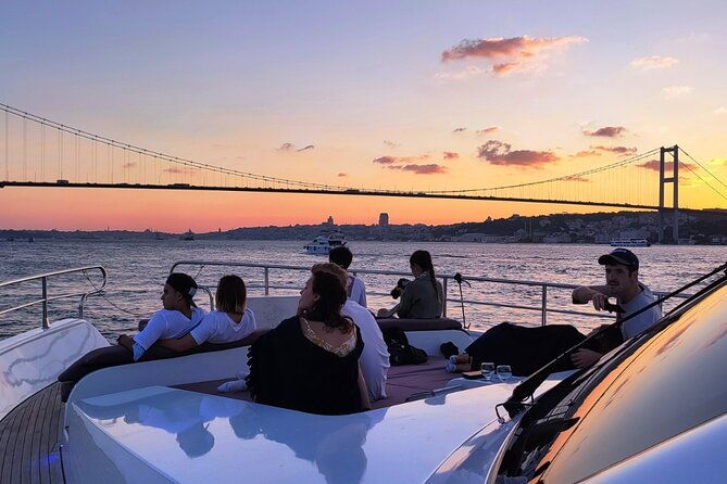 bosphorus-sunset-cruise-on-deluxe-yacht-in-istanbul