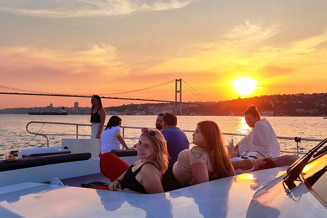 bosphorus-sunset-cruise-on-luxury-yacht
