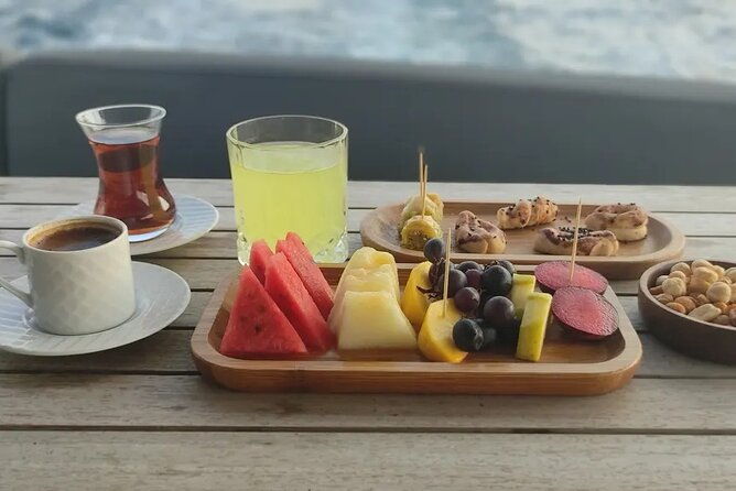 bosphorus-sunset-cruise-on-luxury-yacht-with-transfers