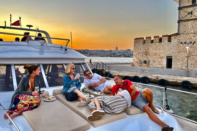 bosphorus-sunset-luxury-yacht-cruise-with-snacks-and-live-guide