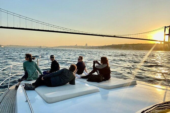 bosphorus-yacht-cruise-at-sunset-with-snacks