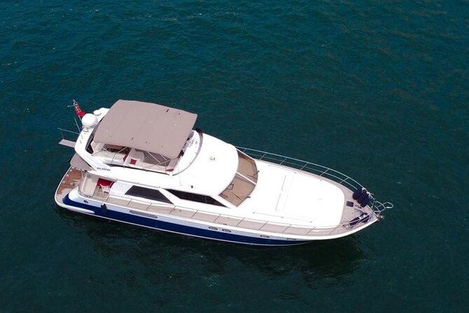 bosphorus-yacht-cruise-at-sunset-with-snacks