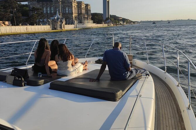 bosphorus-yacht-cruise-at-sunset-with-snacks