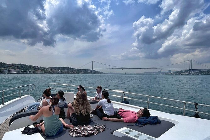 bosphorus-yacht-cruise-experience-visit-the-asian-side