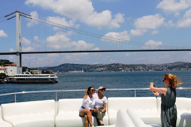 bosphorus-yacht-cruise-with-refreshments-stopover-at-kanlica