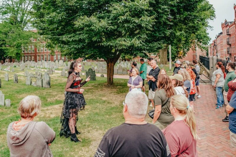 boston-1-5-hour-ghosts-and-gravestones-tour