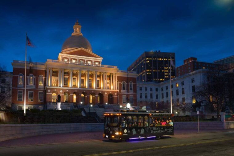 boston-1-5-hour-ghosts-and-gravestones-tour