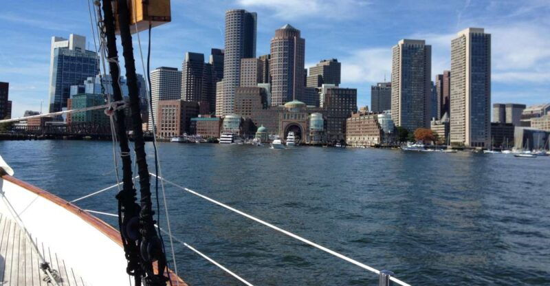 boston-downtown-harbor-sailing-cruise