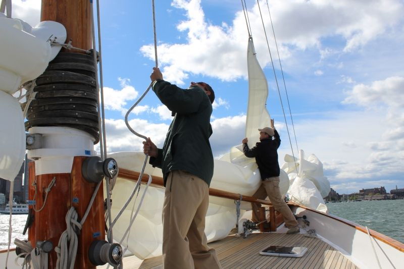boston-downtown-harbor-sailing-cruise