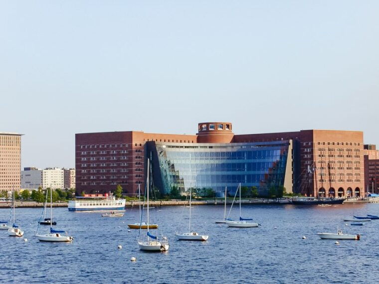 boston-downtown-harbor-sailing-cruise