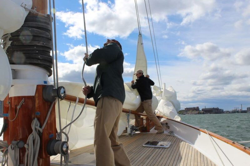 boston-harbor-champagne-sunset-sail-from-rowes-wharf