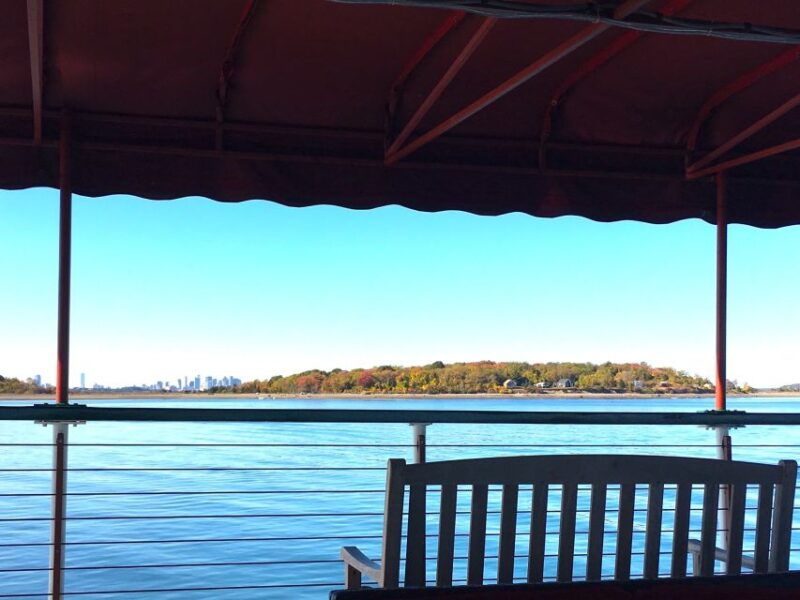 boston-harbor-fall-foliage-weekend-brunch-cruise