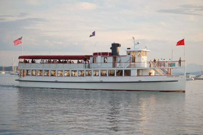 boston-harbor-fall-foliage-weekend-brunch-cruise