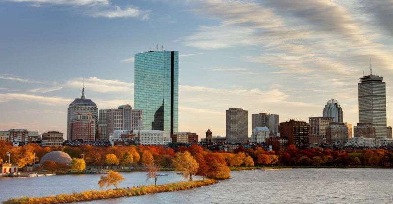 boston-harbor-fall-foliage-weekend-brunch-cruise