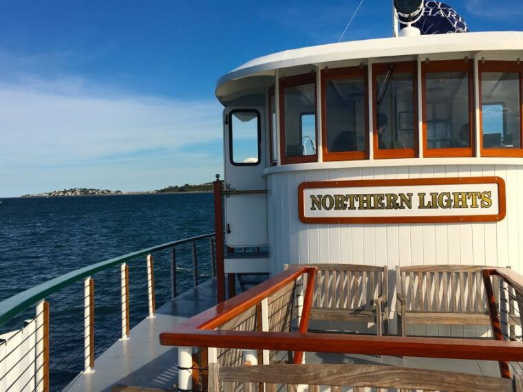 boston-harbor-fall-foliage-weekend-brunch-cruise