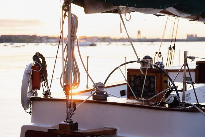 boston-harbor-sunset-sail-tour