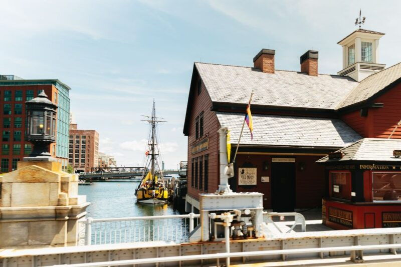 boston-hop-on-hop-off-old-town-trolley-tour