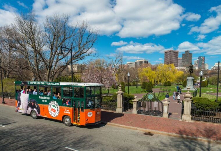 boston-hop-on-hop-off-old-town-trolley-tour