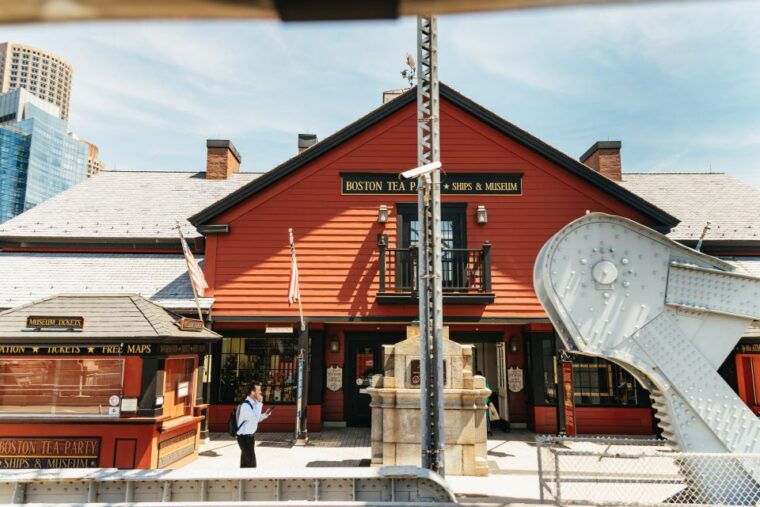 boston-hop-on-hop-off-old-town-trolley-tour