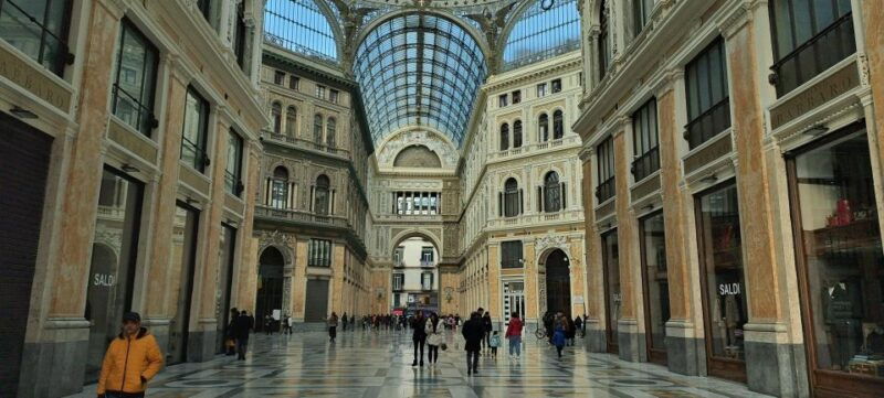 bourbon-naples-exclusive-guide-and-royal-palace-pass