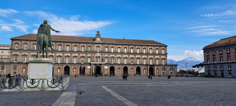 bourbon-naples-exclusive-guide-and-royal-palace-pass