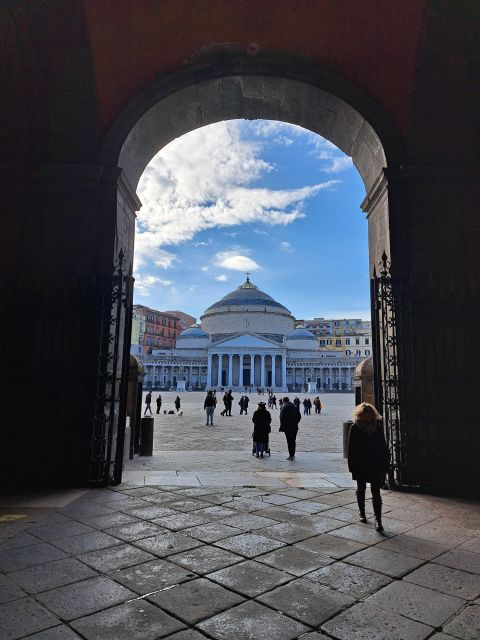 bourbon-naples-exclusive-guide-and-royal-palace-pass