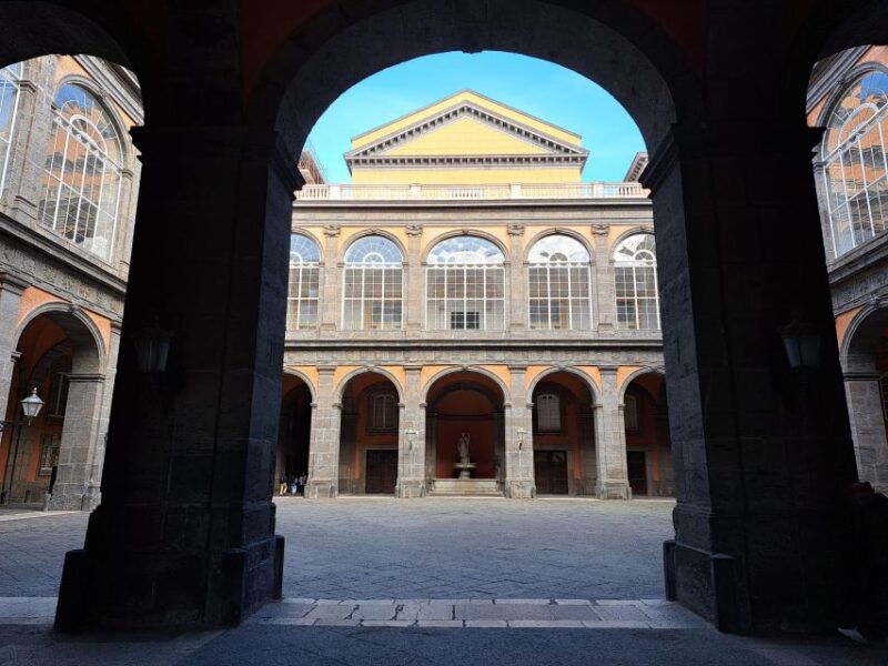 bourbon-naples-exclusive-guide-and-royal-palace-pass