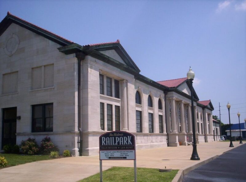 Bowling Green: Historic RailPark & Train Museum Entry & Tour - Key Points