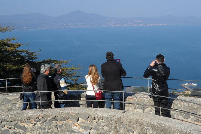 bracciano-odescalchi-orsini-ancient-castle-tour-with-lunch