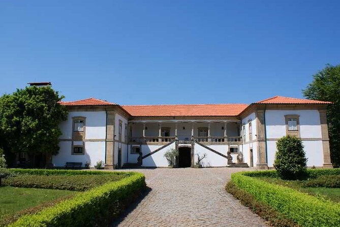 braga-guimaraes-1-day-with-lunch-farm-and-wine-tasting