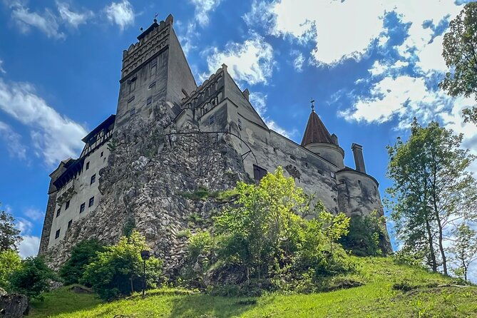 bran-dracula-castle-bear-sanctuary-rasnov-fortress-palinca-distillery