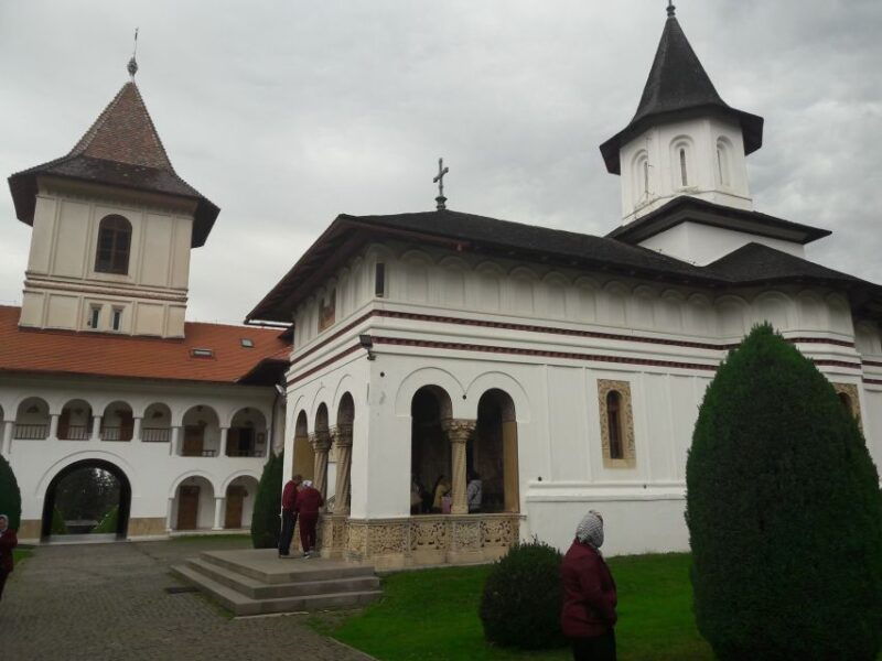 brasov-transfagarasan-highway-balea-lake-carta-monastery