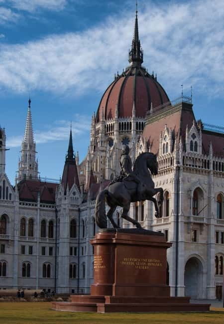 Bratislava and Budapest, two capitals in one day - Who Should Consider This Tour?