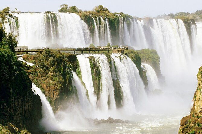 brazilian-falls-with-macuco-safari-boat